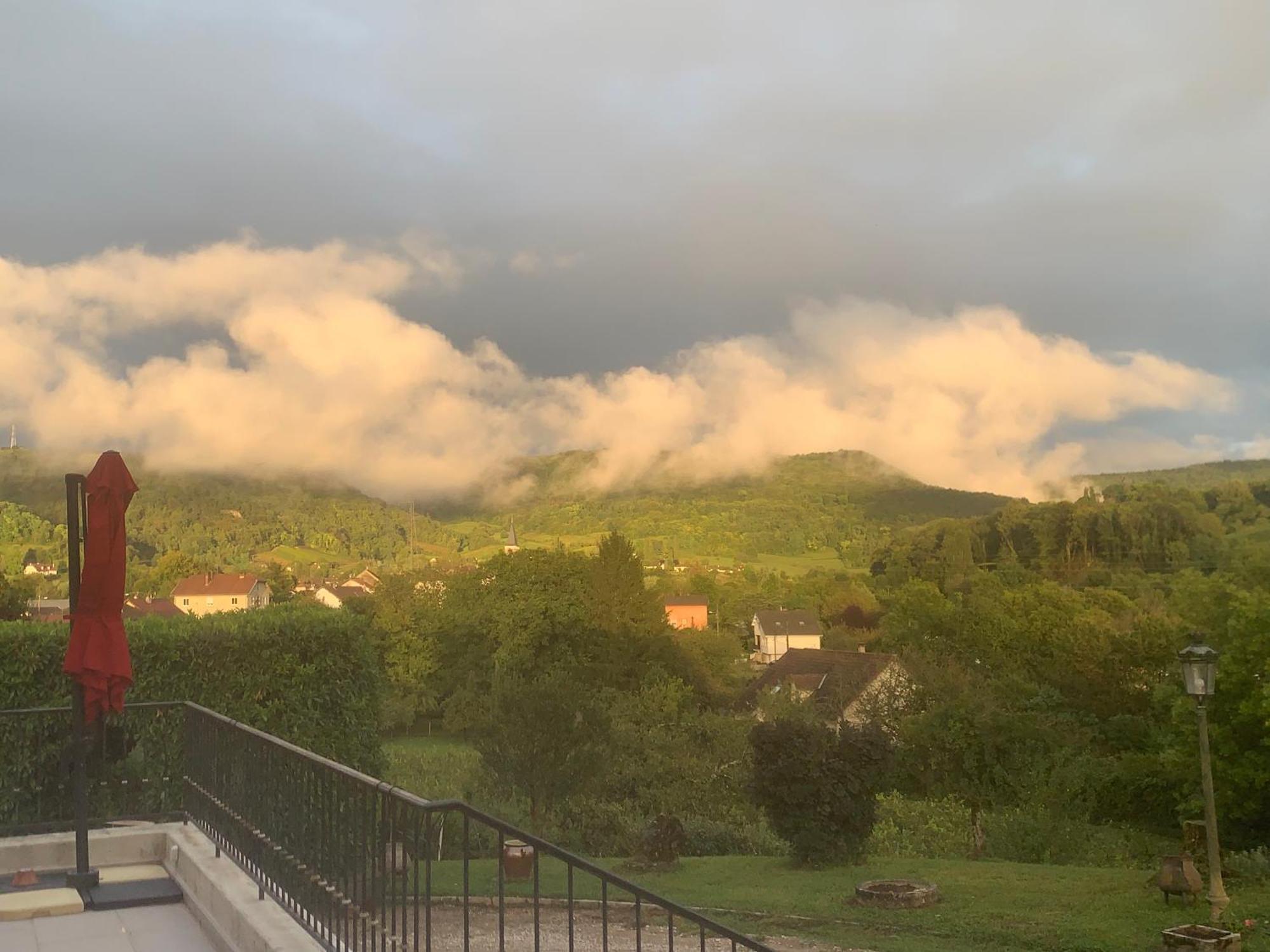 Longue Vue En Arbois Bed and Breakfast Buitenkant foto